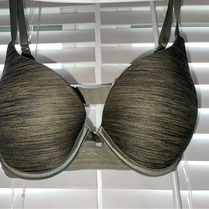 VICTORIAS SECRET 32C perfect shape semi padded bra.